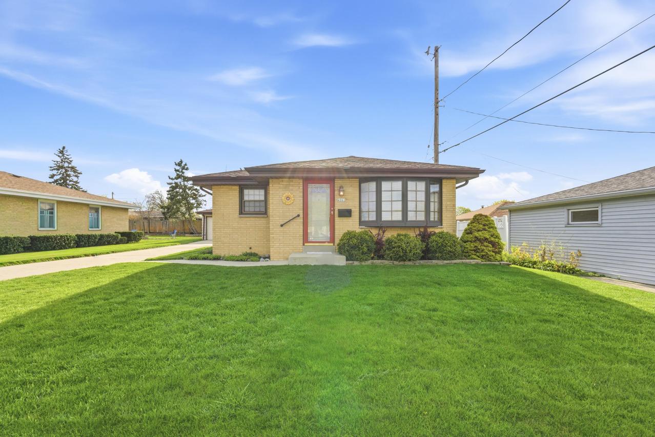 4961 S 24th St, Milwaukee, WI 53221