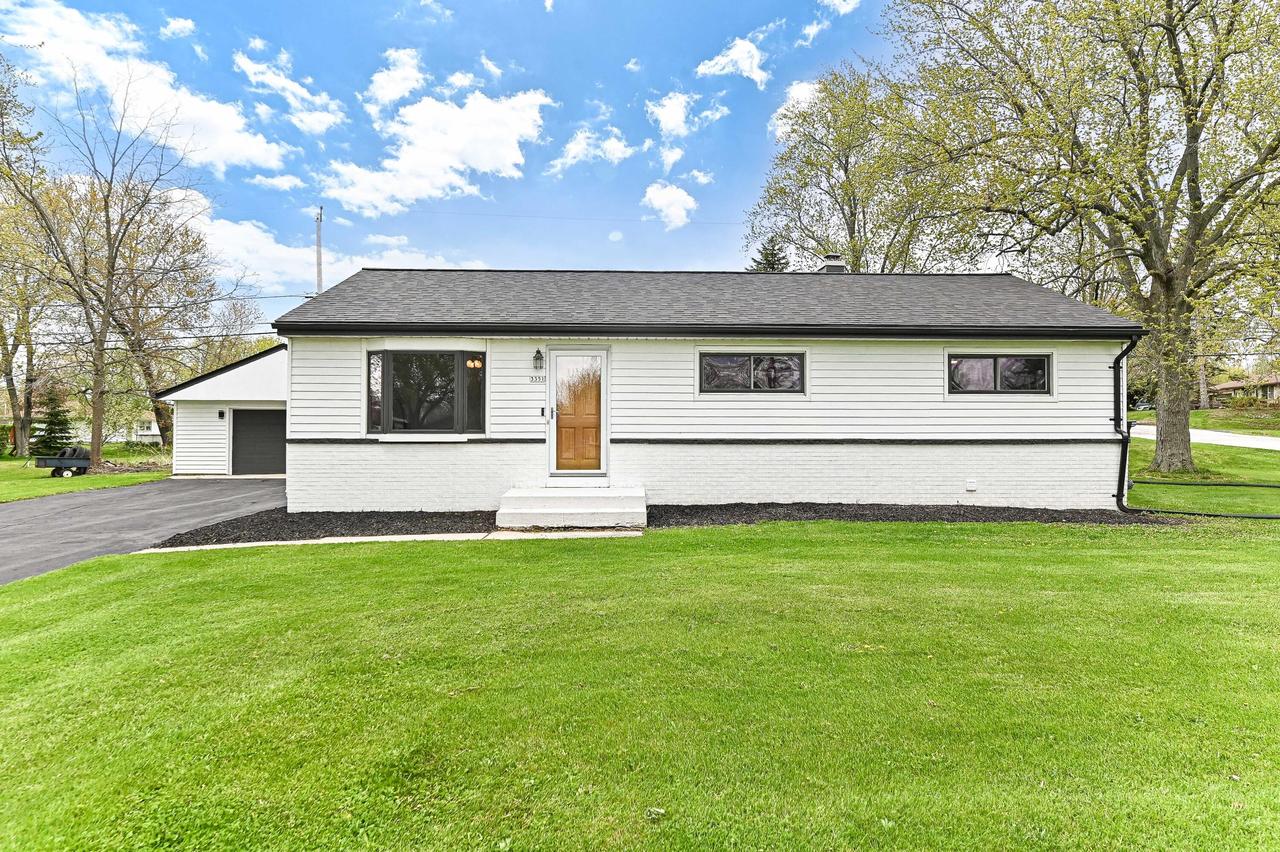 3351 E Carol Ct, Oak Creek, WI 53154