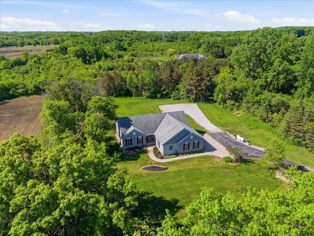 10155 W Oakwood Rd, Franklin, WI 53132