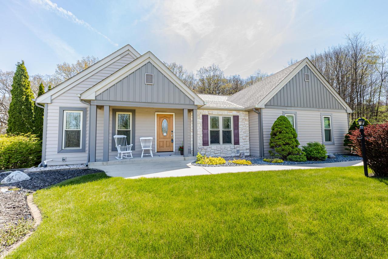 20805 W Windsor Dr, New Berlin, WI 53146