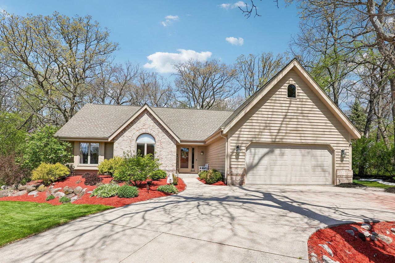 S45W25740 Red Oak Ct, Waukesha, WI 53189