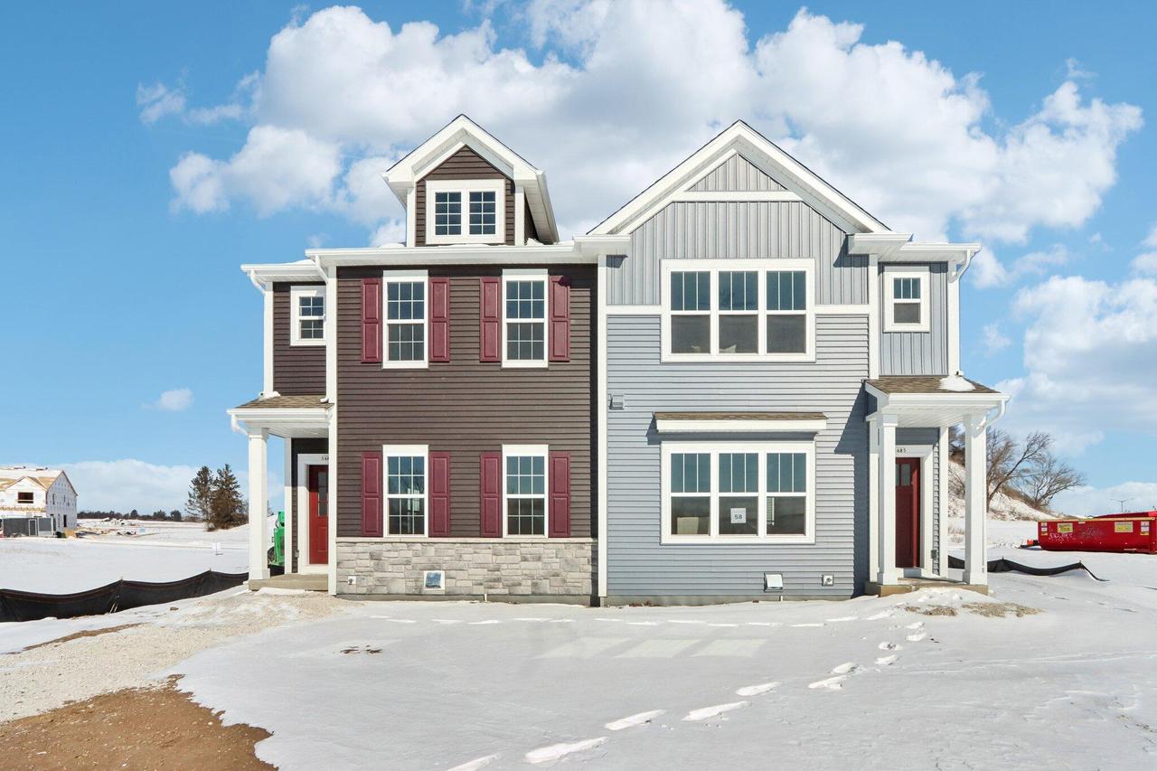 1470 Olde Highlander Dr, Oconomowoc, WI 53066