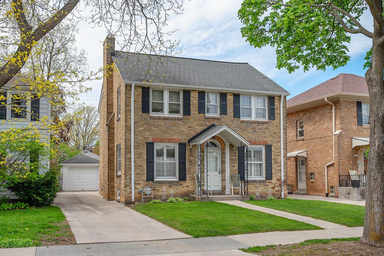 2941 N 72nd St, Milwaukee, WI 53210