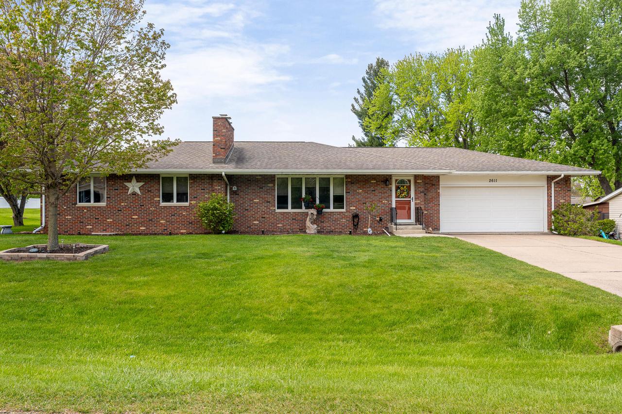 2611 Greenwood Dr, La Crosse, WI 54601
