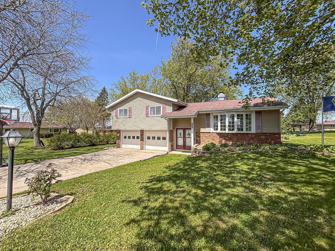 797 Circle Dr, Hustisford, WI 53034