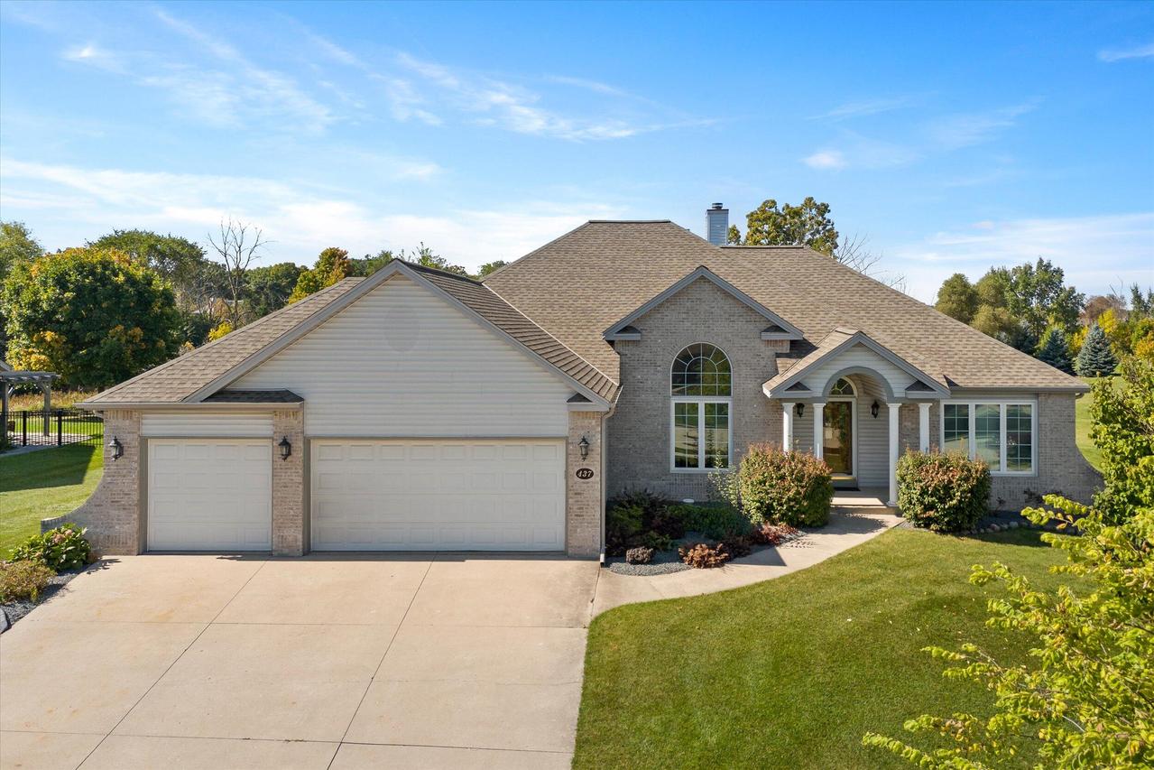 437 Emerald Hills, Fredonia, WI 53021