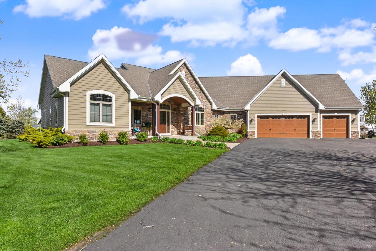 4722 W Oakwood Rd, Franklin, WI 53132
