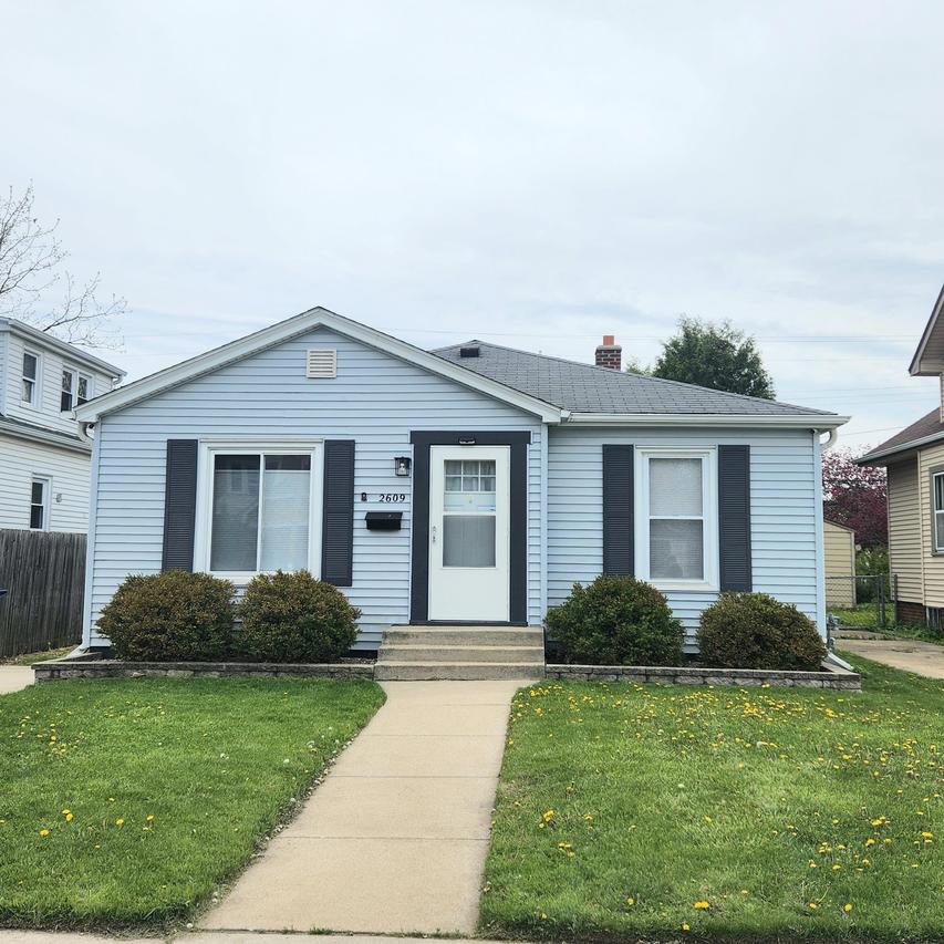 2609 Bate St, Racine, WI 53403