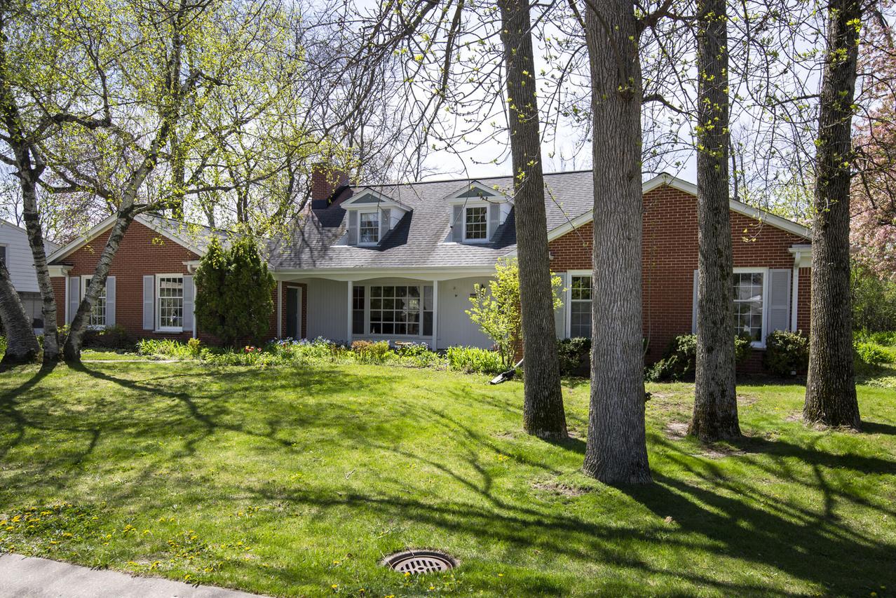 127 E Fox Dale, Glendale, WI 53217