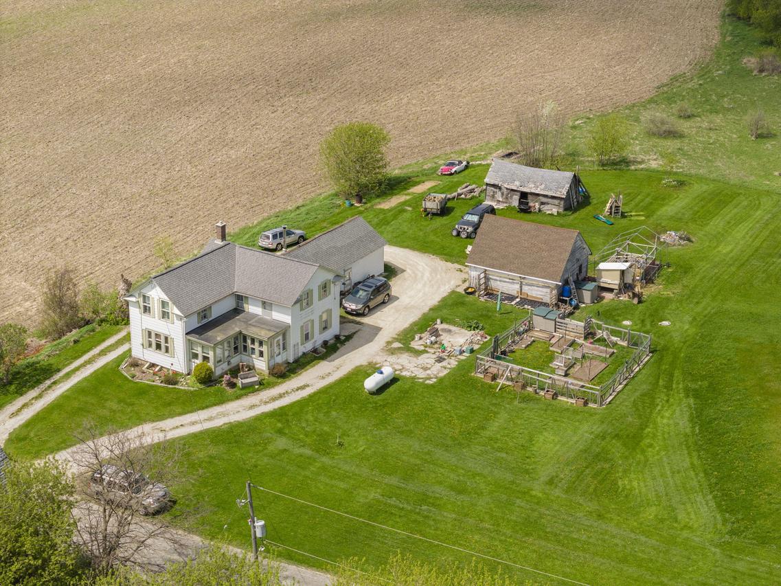2830 Shady Ln., Saukville, WI 53080