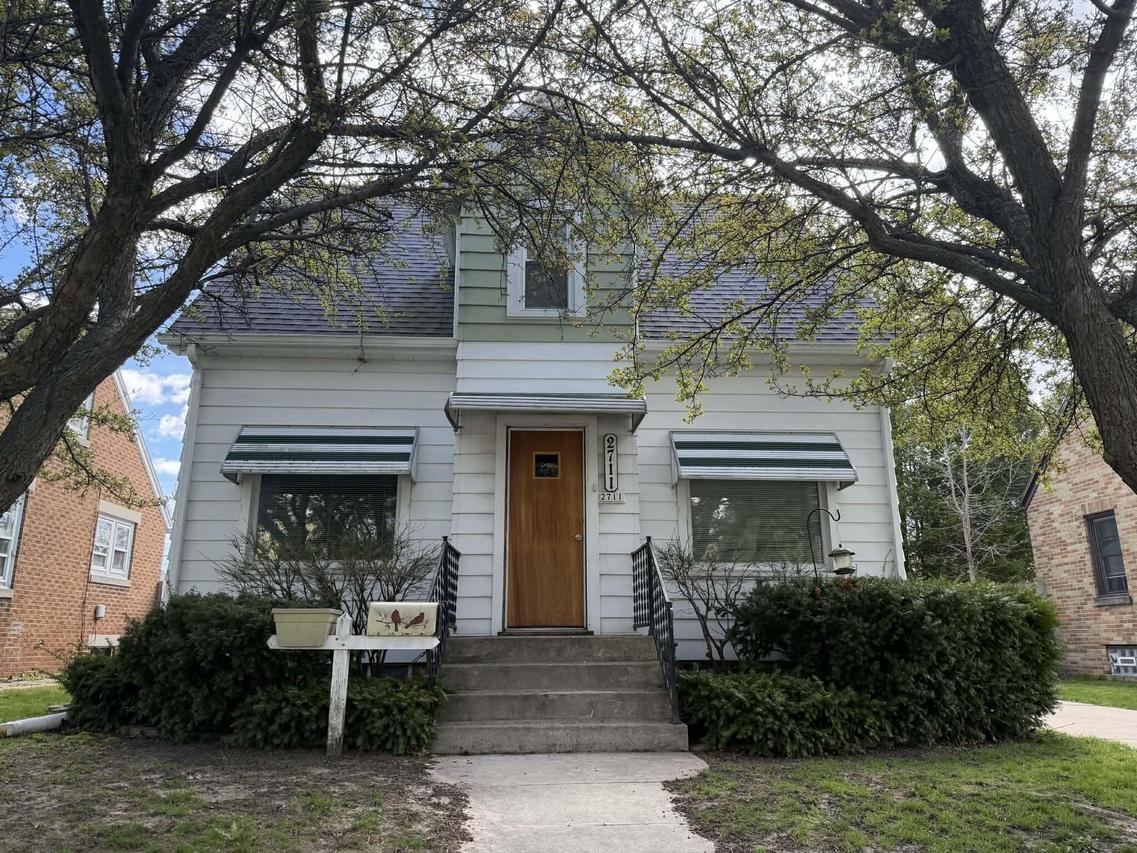 2711 S 8th St, Sheboygan, WI 53081