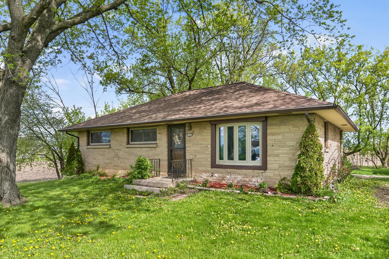 3440 W 5 Mile Rd, Raymond, WI 53108