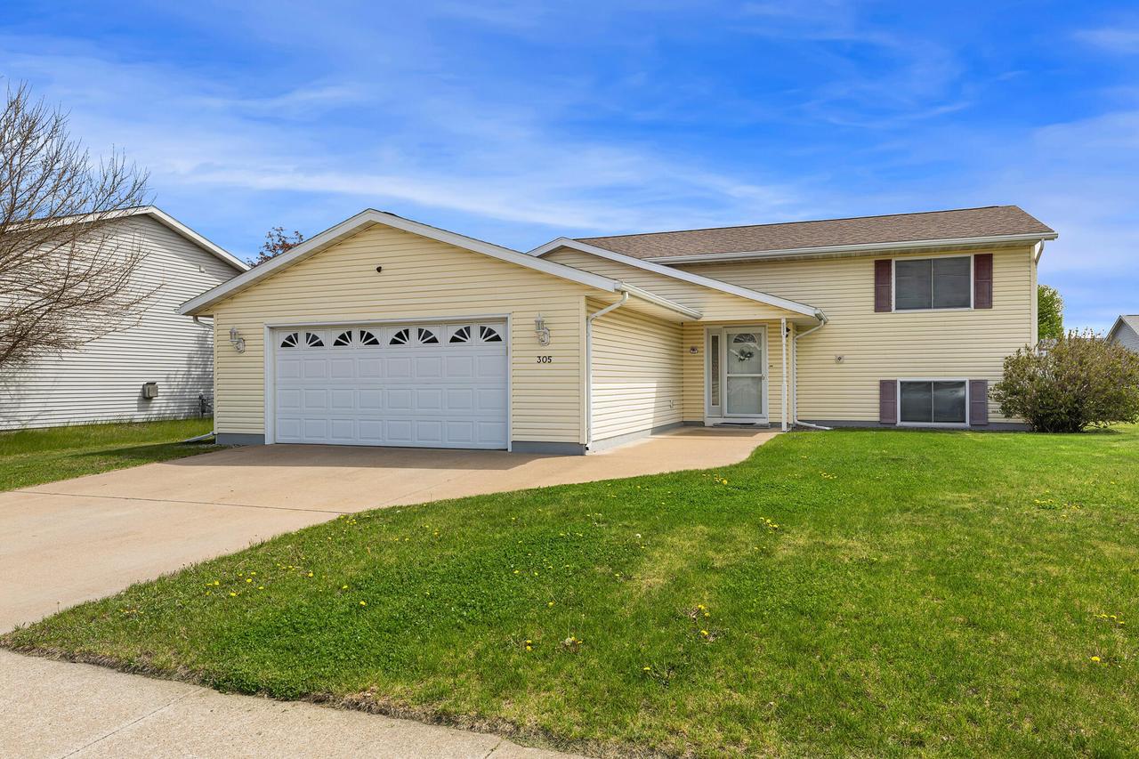 305 Mallard Dr, Holmen, WI 54636