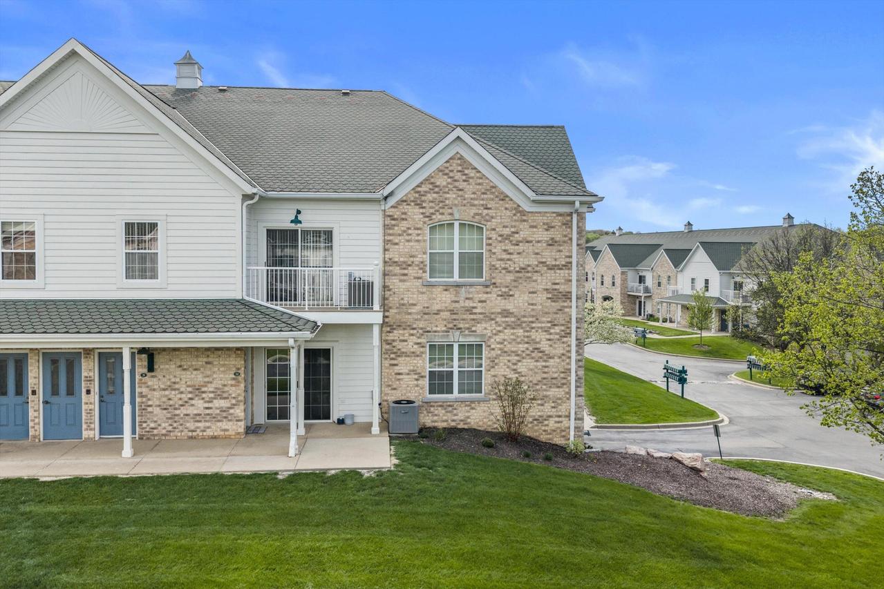 2720 Northview Rd #32, Waukesha, WI 53188