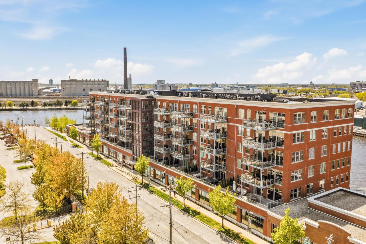 601 E Erie St #212, Milwaukee, WI 53202