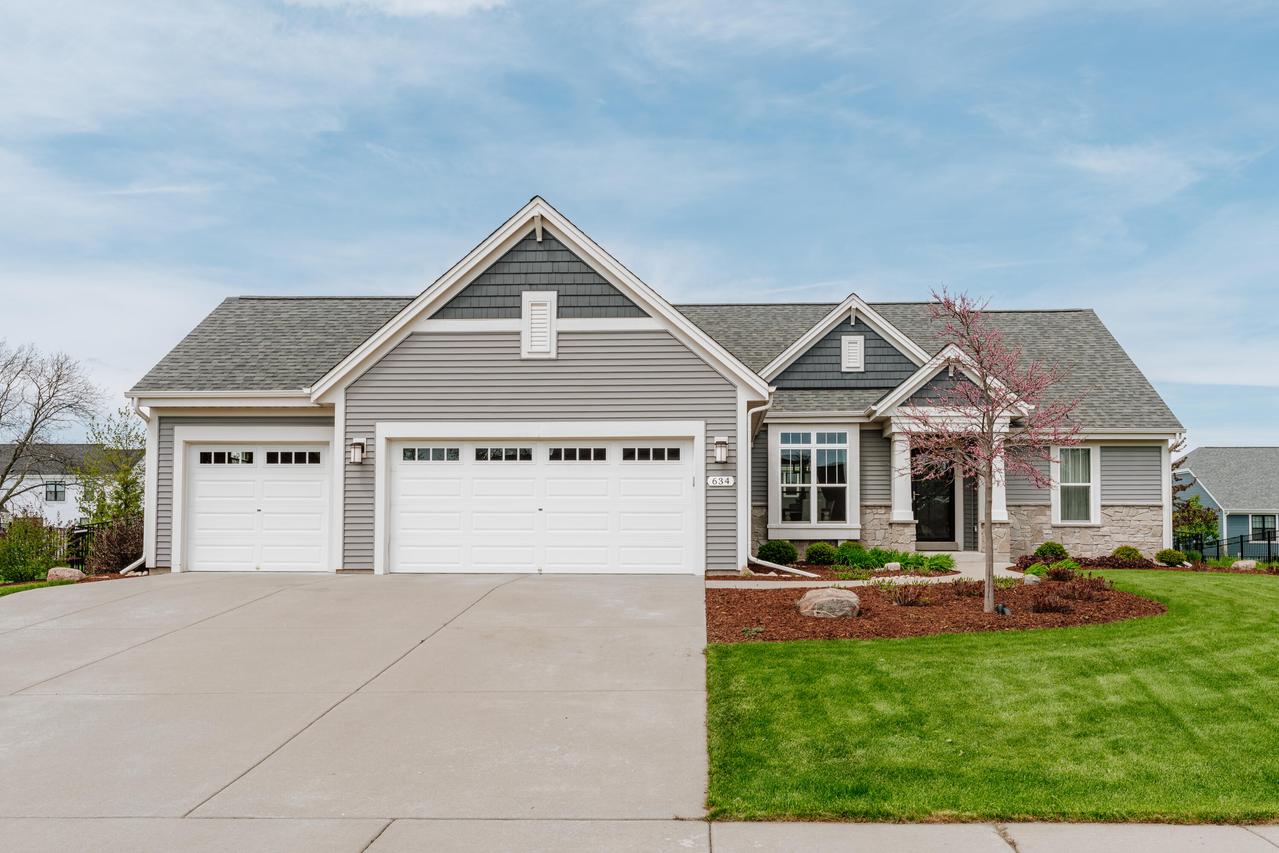 634 Westlawn Ave, Mukwonago, WI 53149