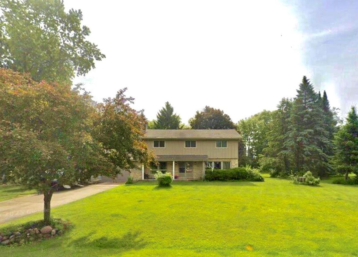 W360N7532 Thomas Dr, Oconomowoc, WI 53066