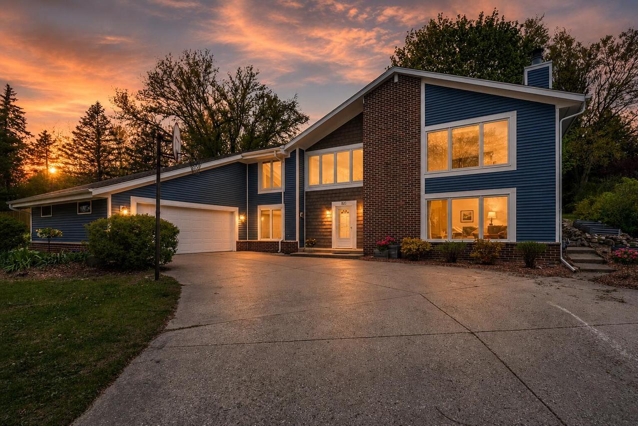820 Crestwood Dr, Waukesha, WI 53188