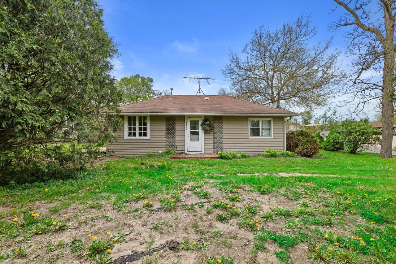 N1137 Spruce Rd, Bloomfield, WI 53128