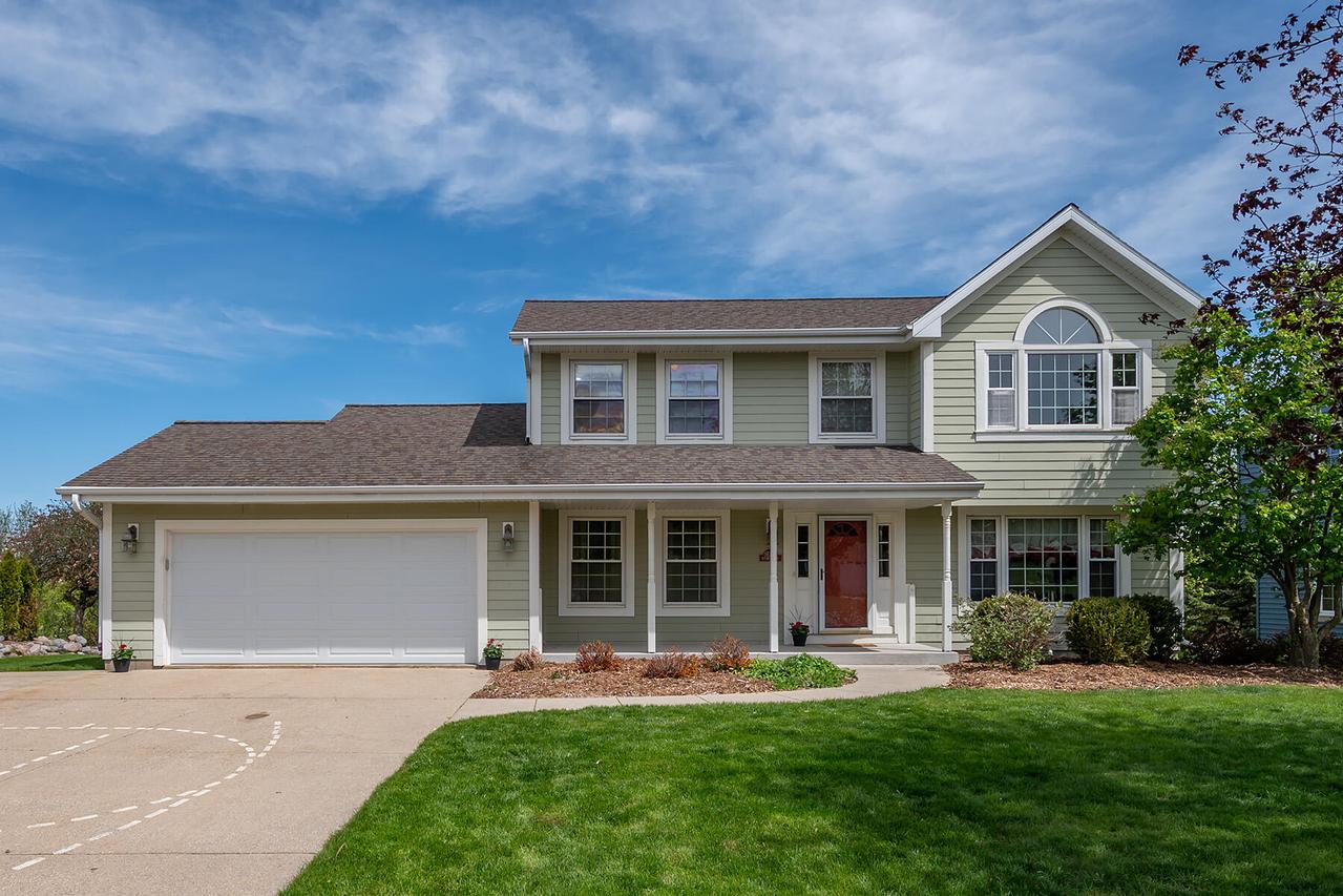 N75W23408 N Ridgeview Cir, Sussex, WI 53089