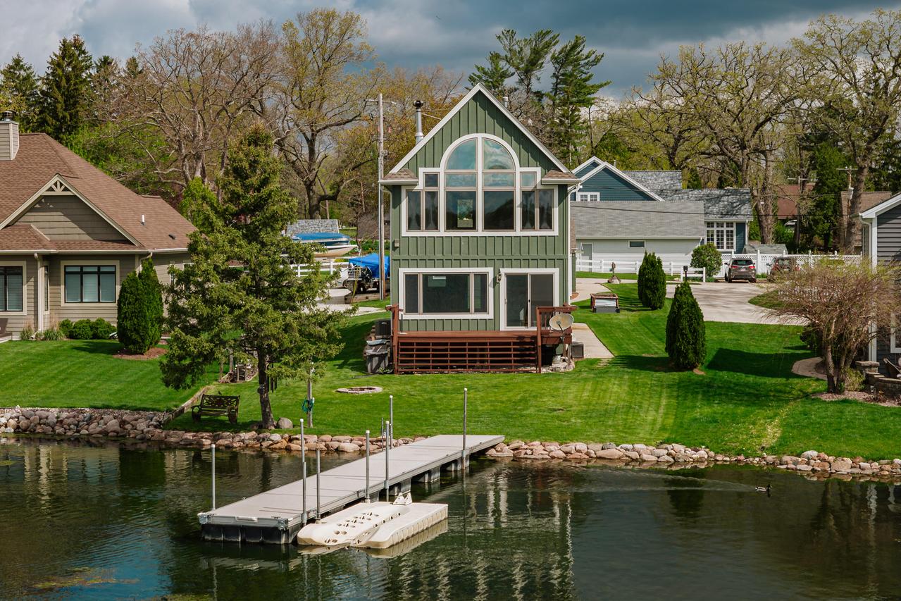 S70W18761 Gold Dr, Muskego, WI 53150