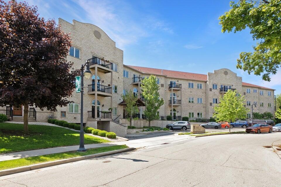 N51W34861 Wisconsin Ave #3113, Oconomowoc, WI 53069