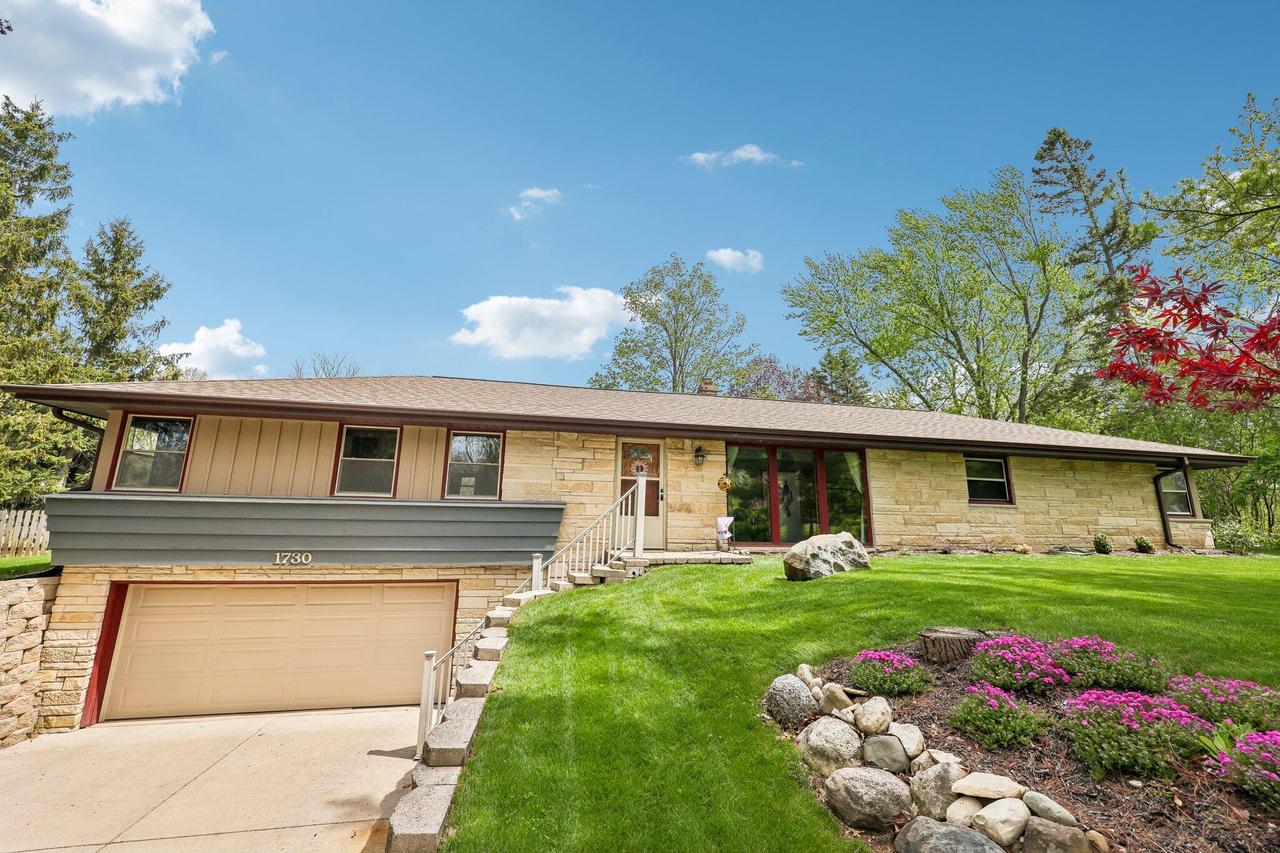 1730 S Lilly Ln, New Berlin, WI 53146