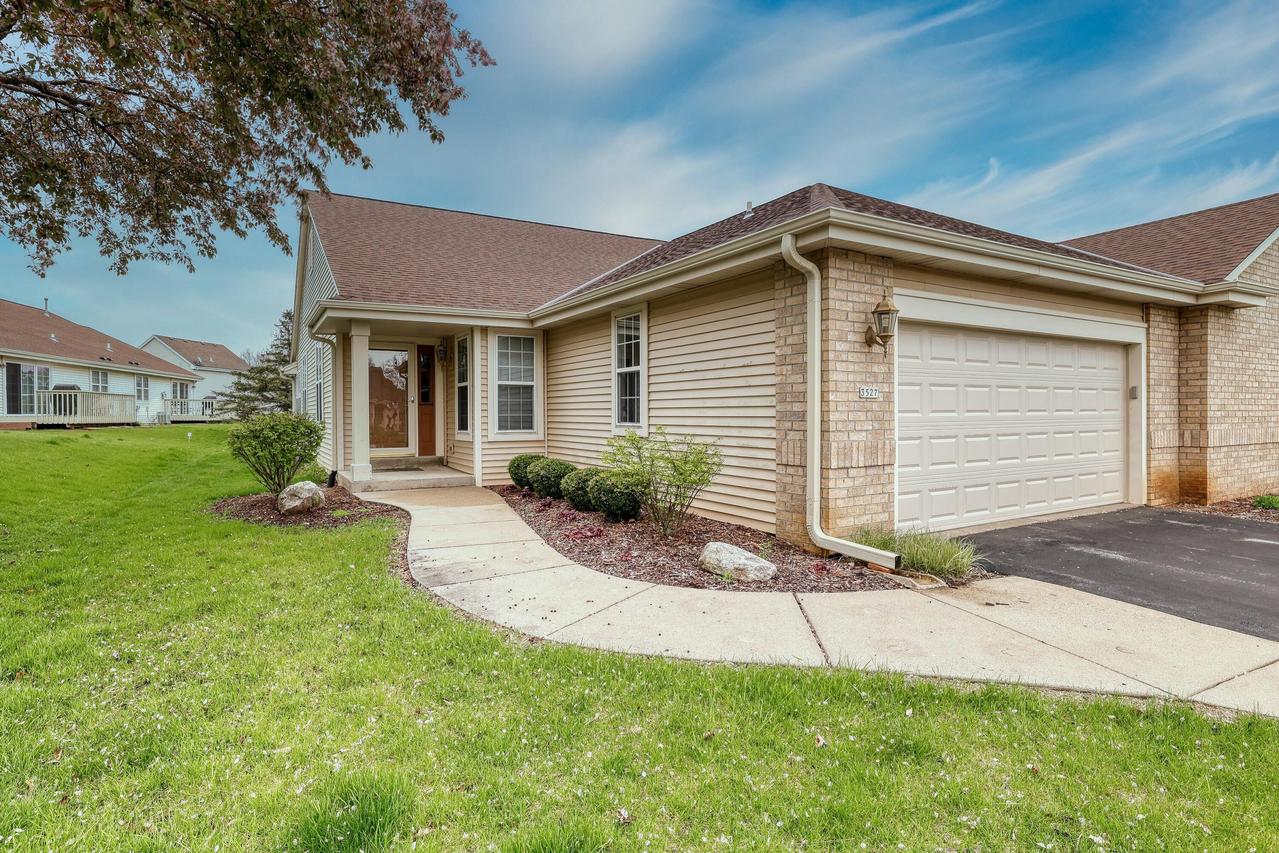 3527 Rapids Trl, Waukesha, WI 53189
