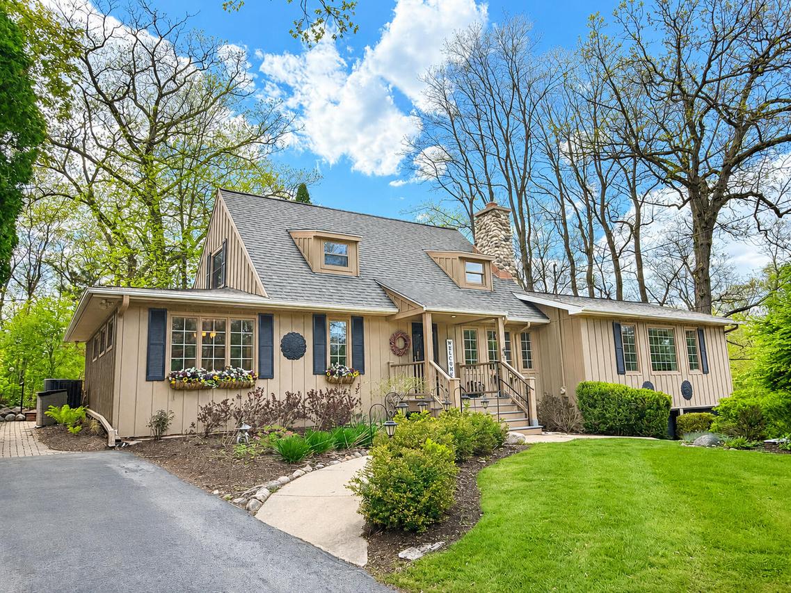 1010 Jenkins Dr, Fontana, WI 53125