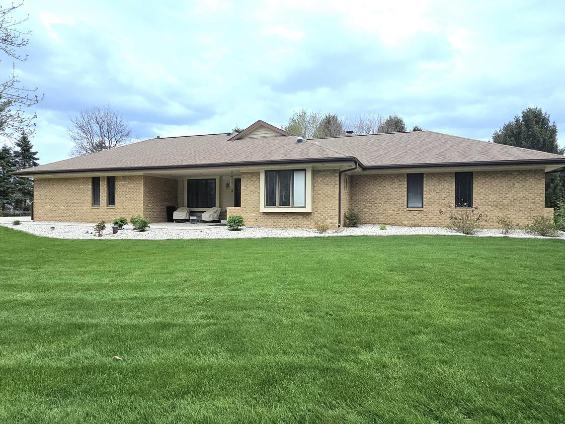 W292N6880 Dorn Rd, Merton, WI 53029