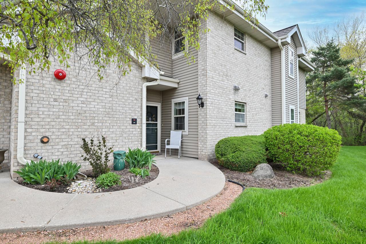 18430 Emerald Dr #B, Brookfield, WI 53045