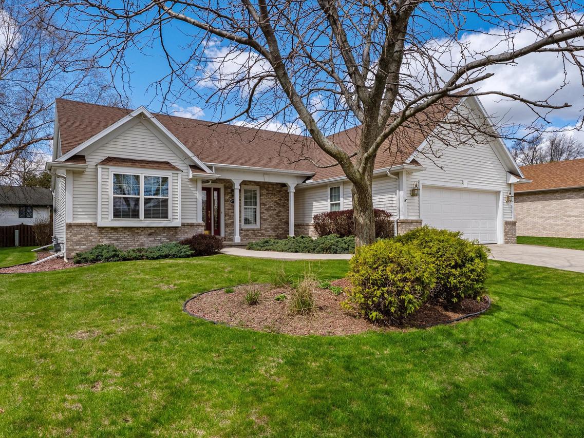 4721 W Whitetail Ct, Manitowoc, WI 54220