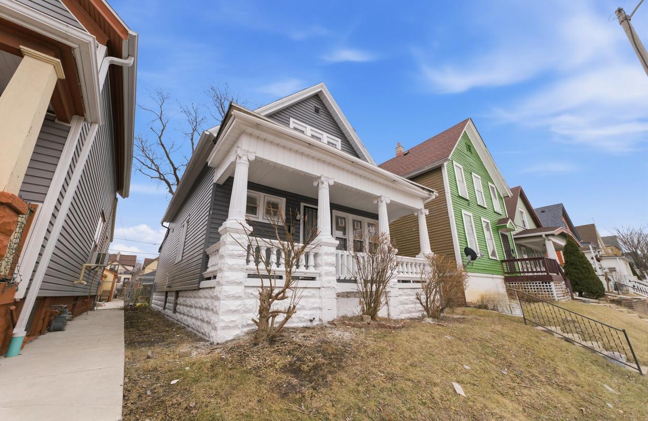 926 S 35th St, Milwaukee, WI 53215