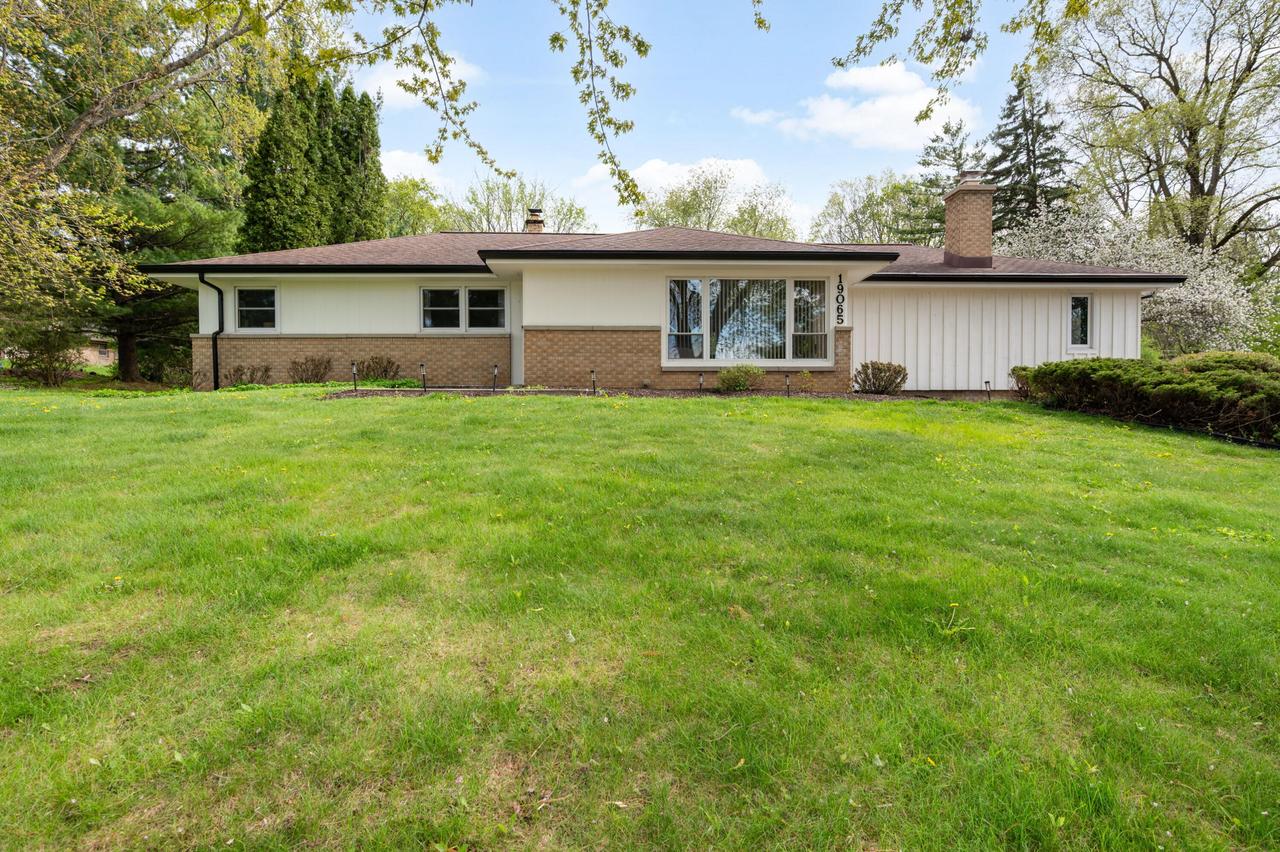 19065 N North Hills, Brookfield, WI 53045