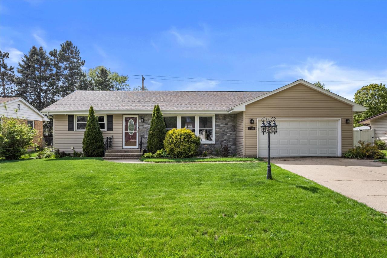 2286 Wood Dr, Beloit, WI 53511