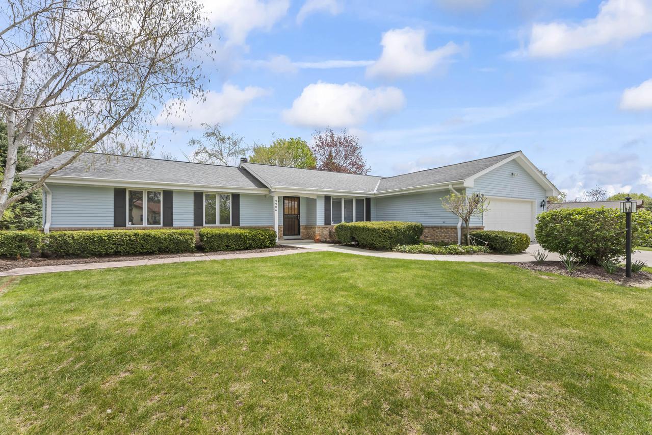 9906 N Concord Dr, Mequon, WI 53097