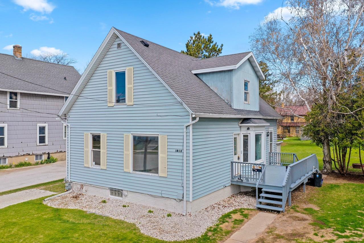 1808 27th St, Two Rivers, WI 54241
