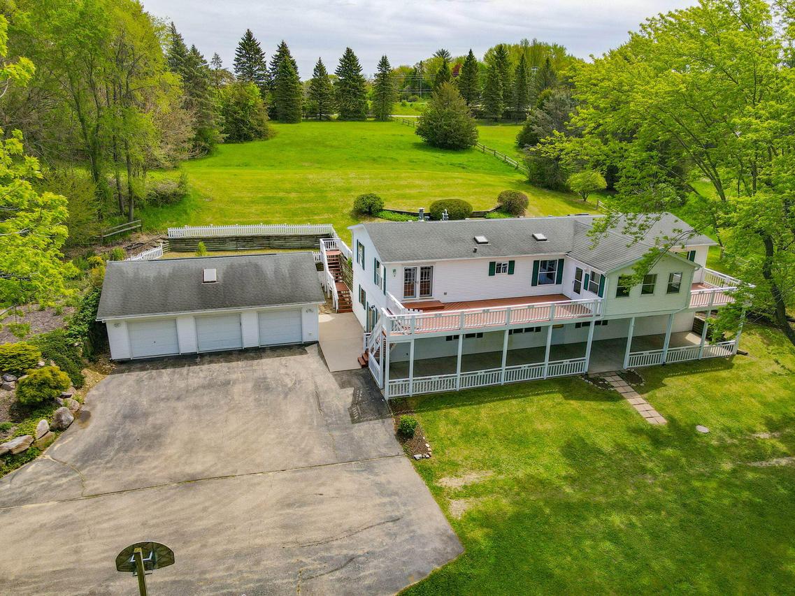 W8919 Ripley Rd, Oakland, WI 53523