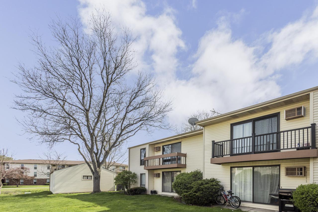 1887 Haymarket Rd #32, Waukesha, WI 53189
