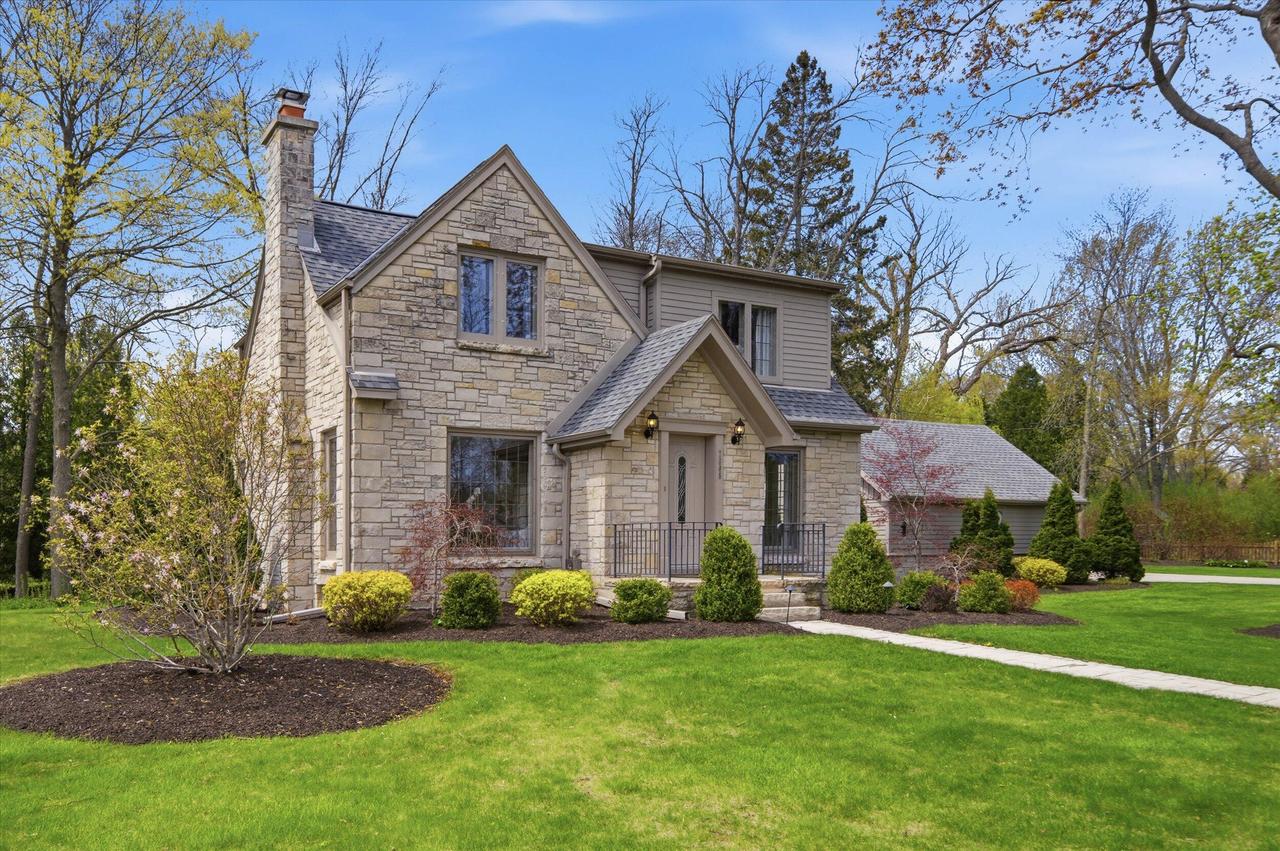 7505 N Links Way, Fox Point, WI 53217