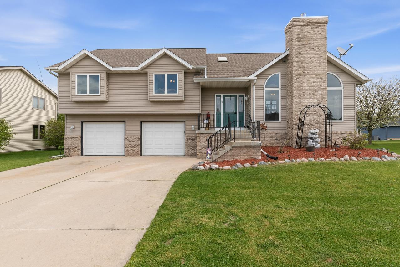 210 Dream Catcher Dr, Kewaskum, WI 53040