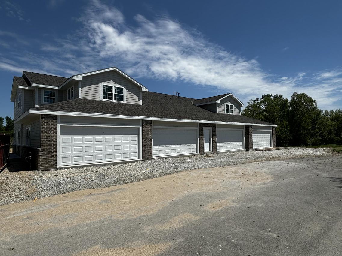 465 Hillary Cir #A, Johnson Creek, WI 53038