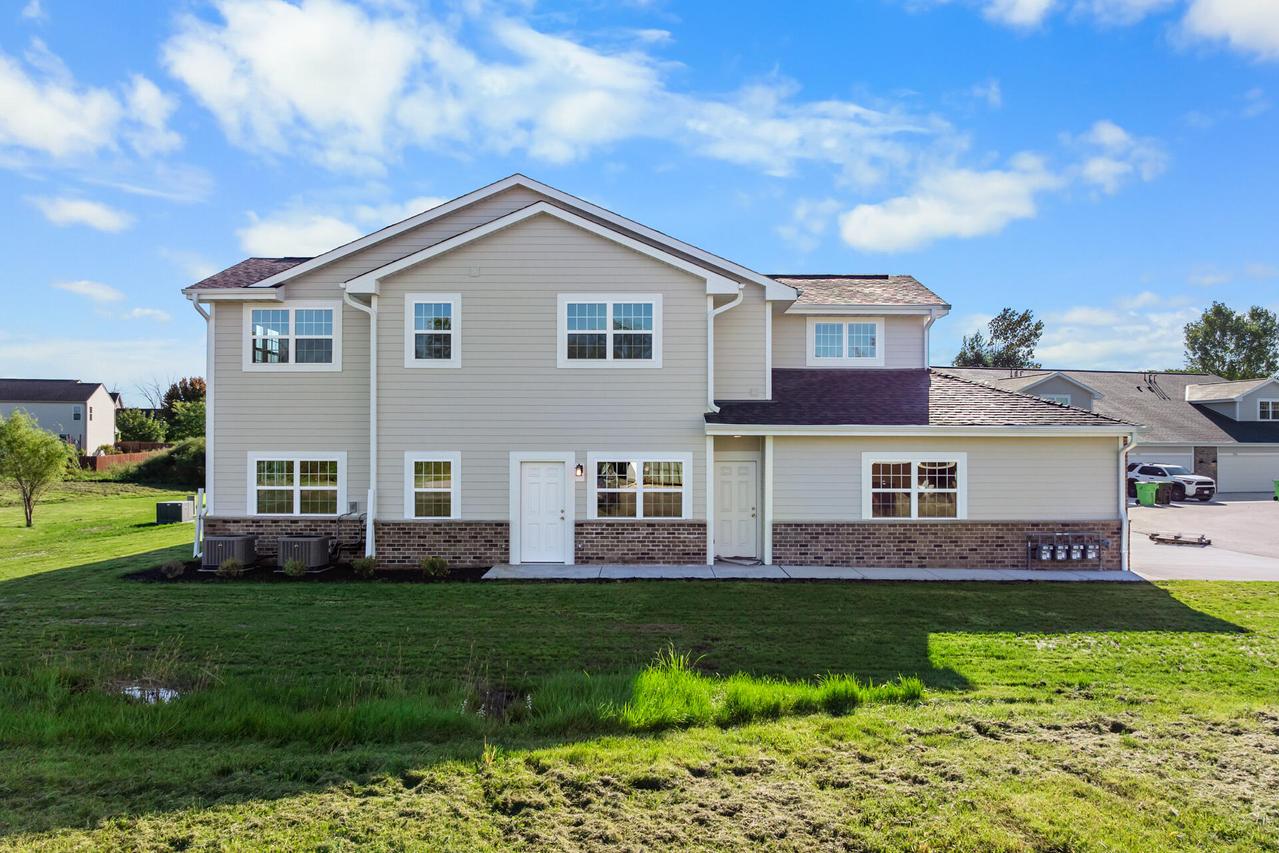 465 Hillary Cir #A, Johnson Creek, WI 53038