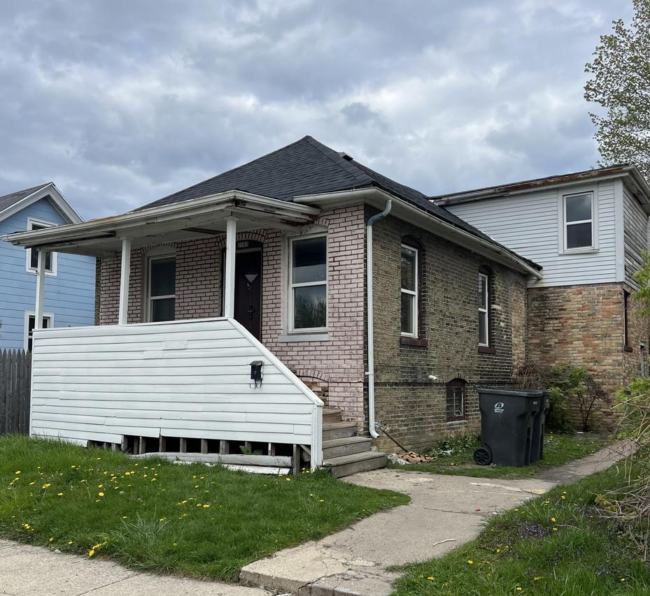 2143 Howe St, Mount Pleasant, WI 53403