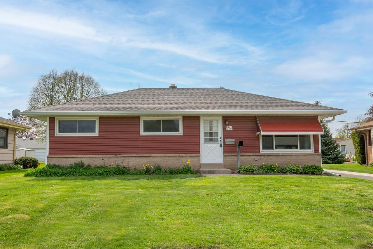 W149N8153 Winchester St, Menomonee Falls, WI 53051