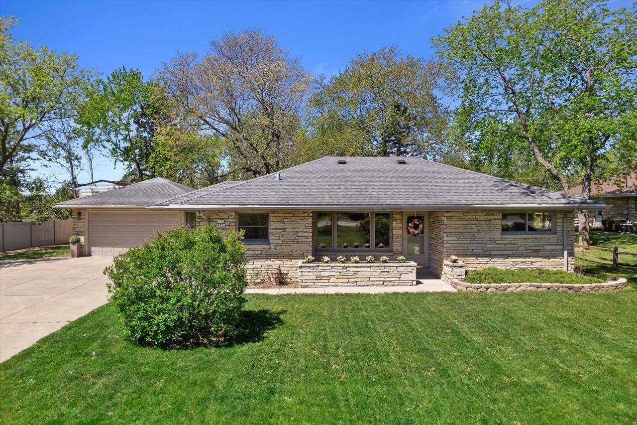 W172N9751 Division Rd, Germantown, WI 53022