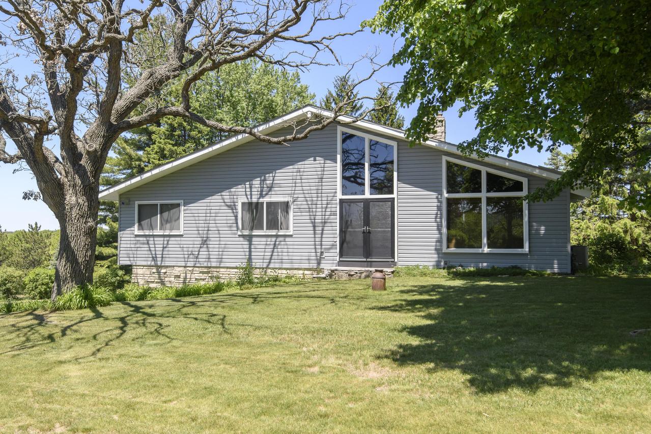 S78W31428 Sugden Rd, Mukwonago, WI 53149