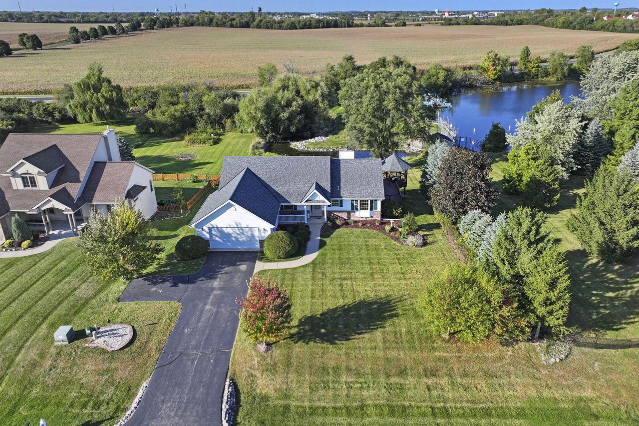 2144 Blue Heron Dr, Delavan, WI 53115