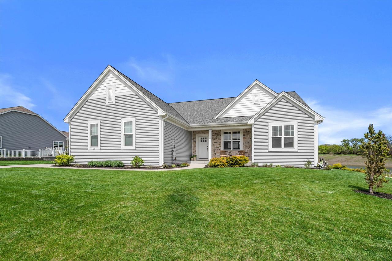 723 Autumn Ridge, Hartford, WI 53027