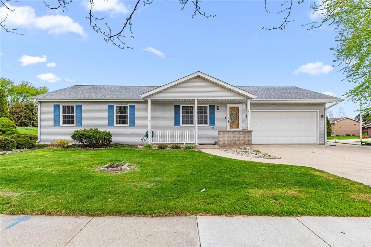 1015 Squire Ln, West Bend, WI 53090